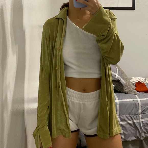 Green button down - Picture 5 of 5